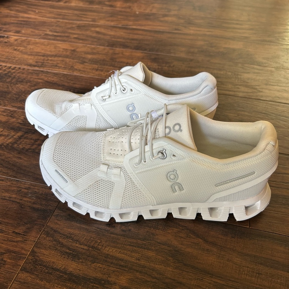 On Running Women's Athletic Shoes - White